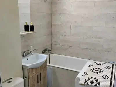 Baie cu cada apartament vanzare cumparare Sector 6 Bucuresti